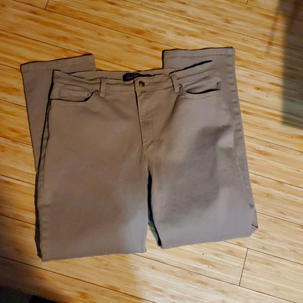 Gloria Vanderbilt size 14 Amanda khaki trousers